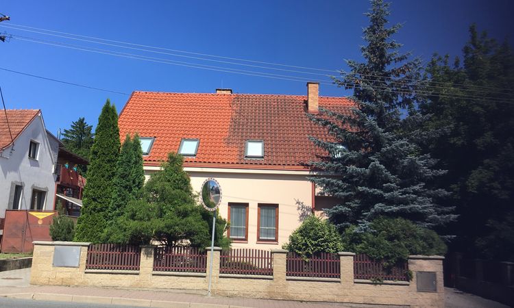 Čištění a malování výrobní haly